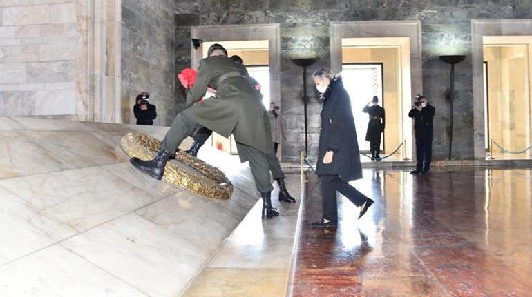 Bakan Akarın eşi Şule Akardan, Anıtkabire ziyaret