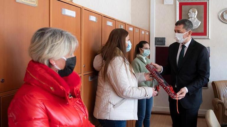 Milli Eğitim Bakanı Selçuk, kadın öğretmenlerle buluştu