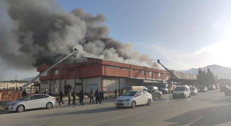 Son dakika Denizlide korkutan fabrika yangını