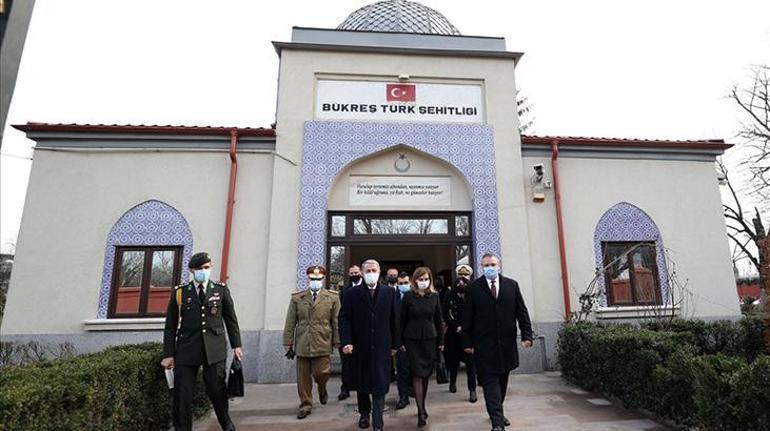 Milli Savunma Bakanı Akar, Bükreş Türk Şehitliğini ziyaret etti