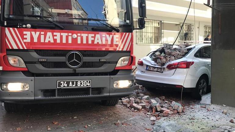 Son dakika haberi: Beyoğlunda bir binanın çatısı çöktü