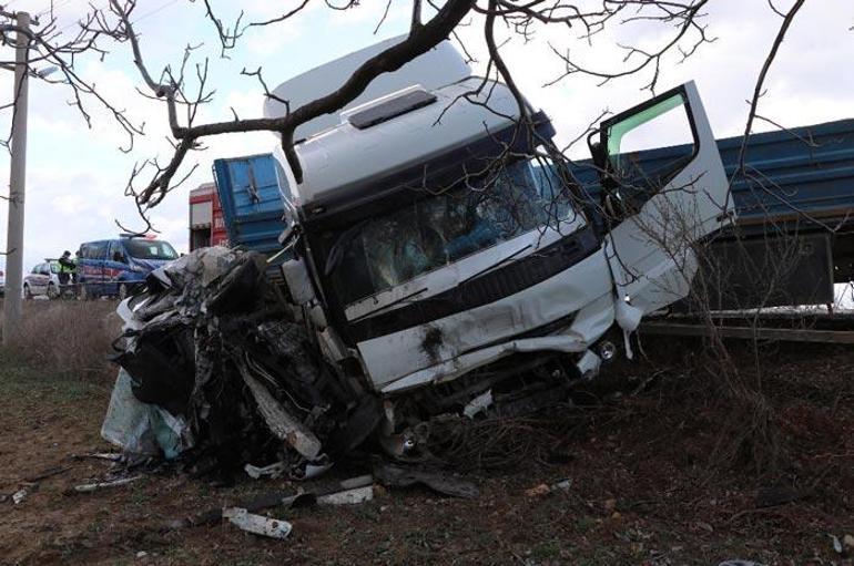 Feci kaza Kafa kafaya çarpıştılar