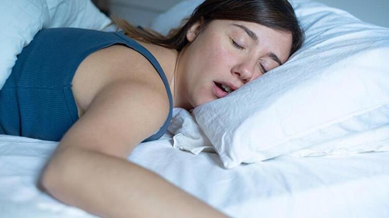 Yetersiz ve düzensiz uyku, Kovid-19 aşısının etkinliğini bile azaltıyor