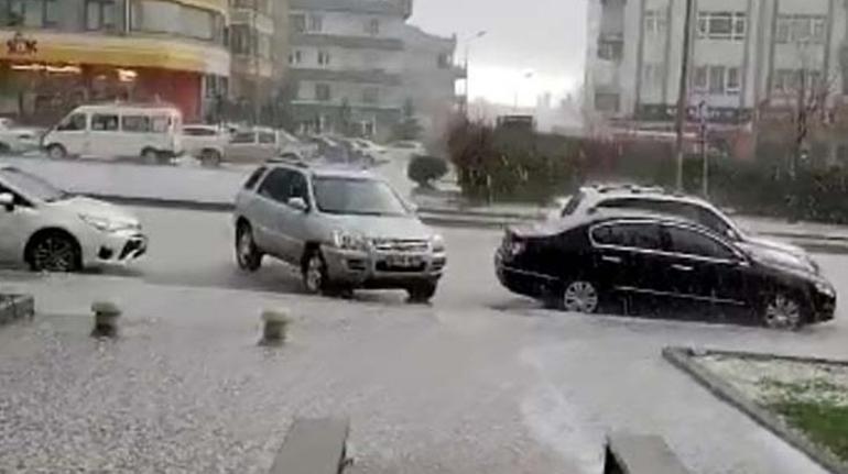 Son dakika haberi... Ankarada dolu sürprizi Dakikalar içinde kent beyaza büründü