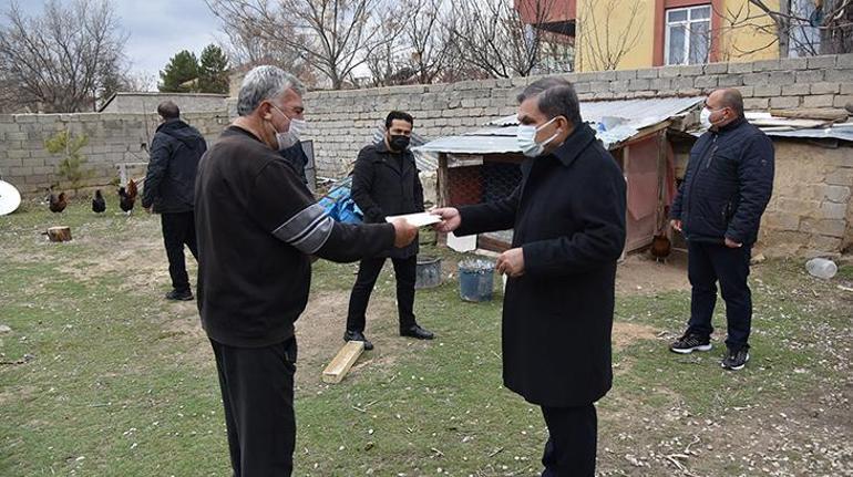 Turuncu kategorideki Karamanda vali, yine kapı kapı gezip uyarıda bulundu