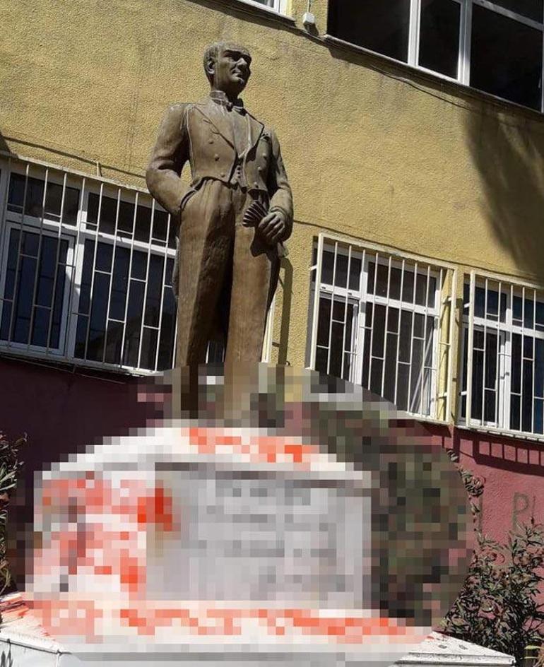 Atatürk heykeline çirkin saldırı Vatandaşlar fark etti