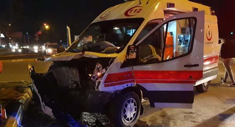 Son dakika: Ambulans ile otomobil çarpıştı Çok sayıda yaralı var