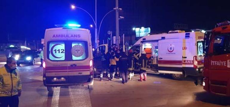 Son dakika: Ambulans ile otomobil çarpıştı Çok sayıda yaralı var