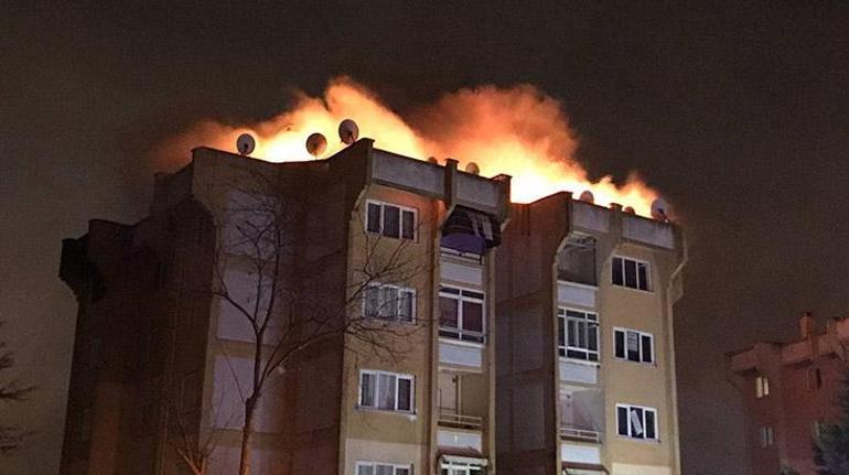 Korkutan yangın Alevler gökyüzünü aydınlattı