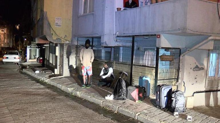 Küçükçekmecede korku dolu dakikalar 3 katlı binanın çatısı alev alev yandı