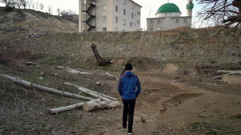 Son dakika Mezranın adını okuyan geri dönüp tekrar tabelaya bakıyor