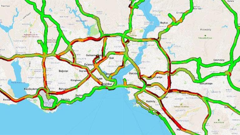 İstanbul güne yağmurla başladı Trafik kilit