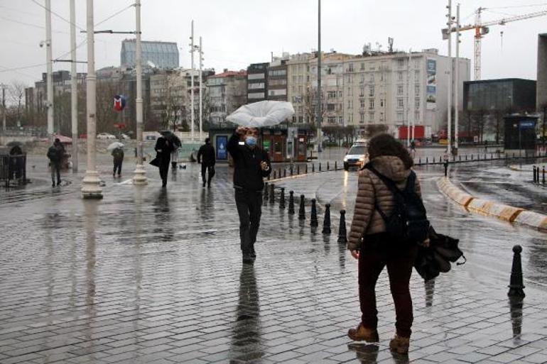 İstanbul güne yağmurla başladı Trafik kilit