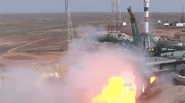 Son dakika: Dünyanın kilitlendiği an Soyuz MS-18 roketi fırlatıldı