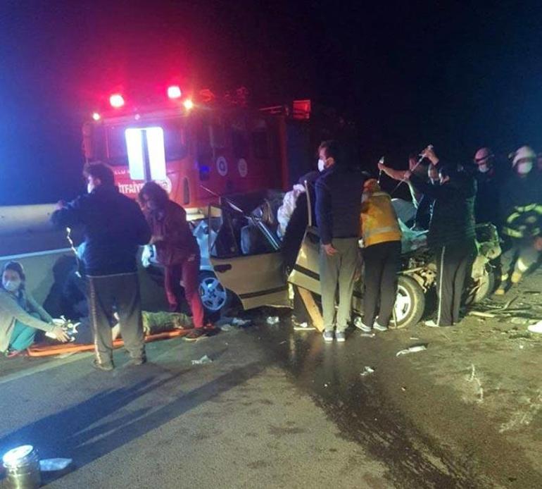 Gece yarısı feci kaza İki kişi hayatını kaybetti