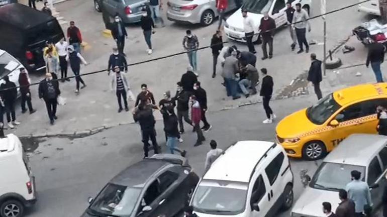 Esenyurtta taşlı sopalı bıçaklı kavga Birbirlerine girdiler