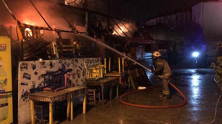 İçi antika eserlerle doluydu... Kül oldu