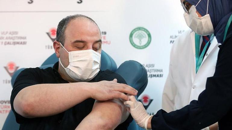 Son dakika Dünyada sayılı Türkiyede tek Bakan Varank yerli aşı oldu
