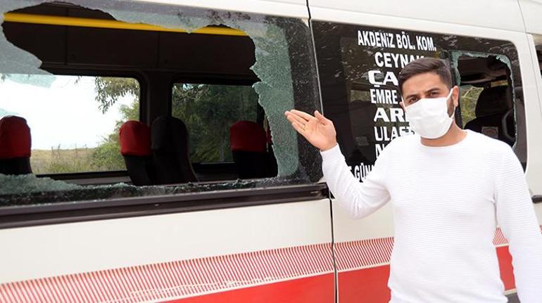 Minibüste dehşet Camlar yolcuların üzerine düştü