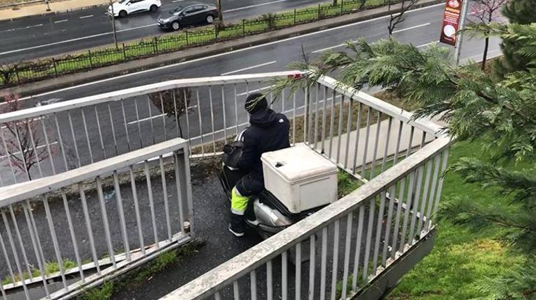Son dakika... Şişlide zor anlar Yaya üst geçidini motosiklet sürücüleri işgal etti