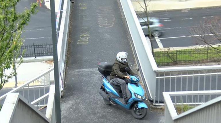 Son dakika... Şişlide zor anlar Yaya üst geçidini motosiklet sürücüleri işgal etti
