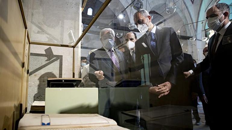 Bakan Gül, Mevlana Müzesini ziyaret etti
