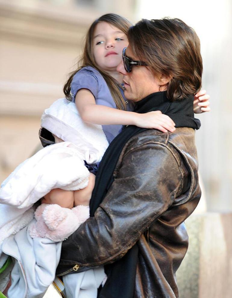 Katie Holmes ve Tom Cruiseun kızları Suri 15 yaşında