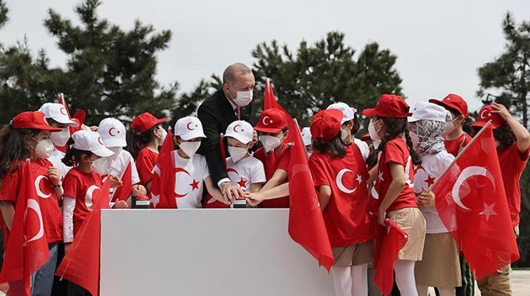 Son dakika... Çamlıca Tepesine dev Türk Bayrağı Cumhurbaşkanı Erdoğandan önemli açıklamalar