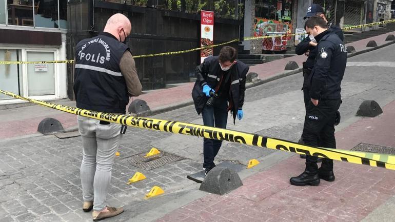 Kucağında çocuğu olan babaya dehşeti yaşattılar