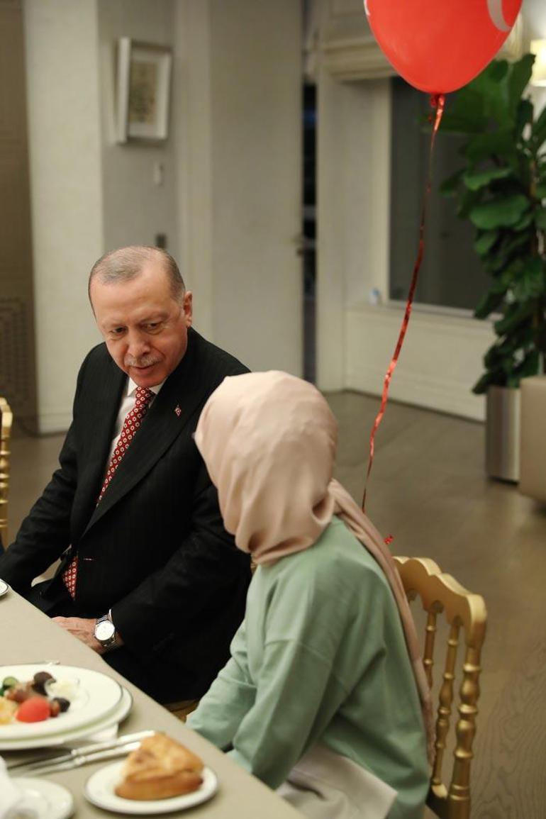 Erdoğan çifti çocuklarla iftarda buluştu