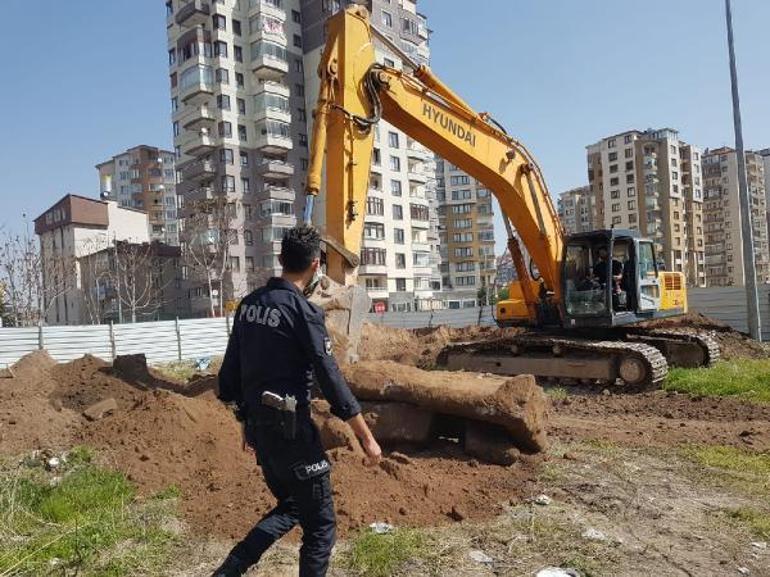 İnşaat kazısında lahit kapağı bulundu, çalışma durduruldu