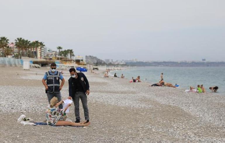 Konyaaltı Sahili, turistlere kaldı