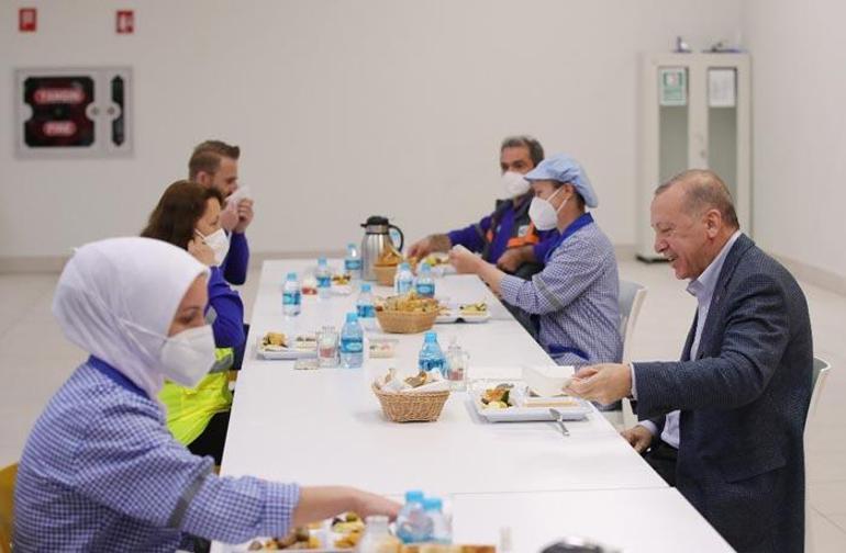 Son dakika: Cumhurbaşkanı Erdoğan işçilerle iftar yaptı Fırsat vermeyeceğiz