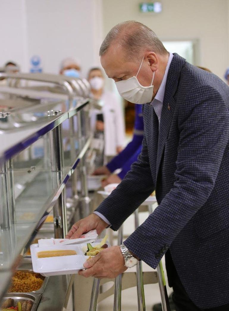Son dakika: Cumhurbaşkanı Erdoğan işçilerle iftar yaptı Fırsat vermeyeceğiz