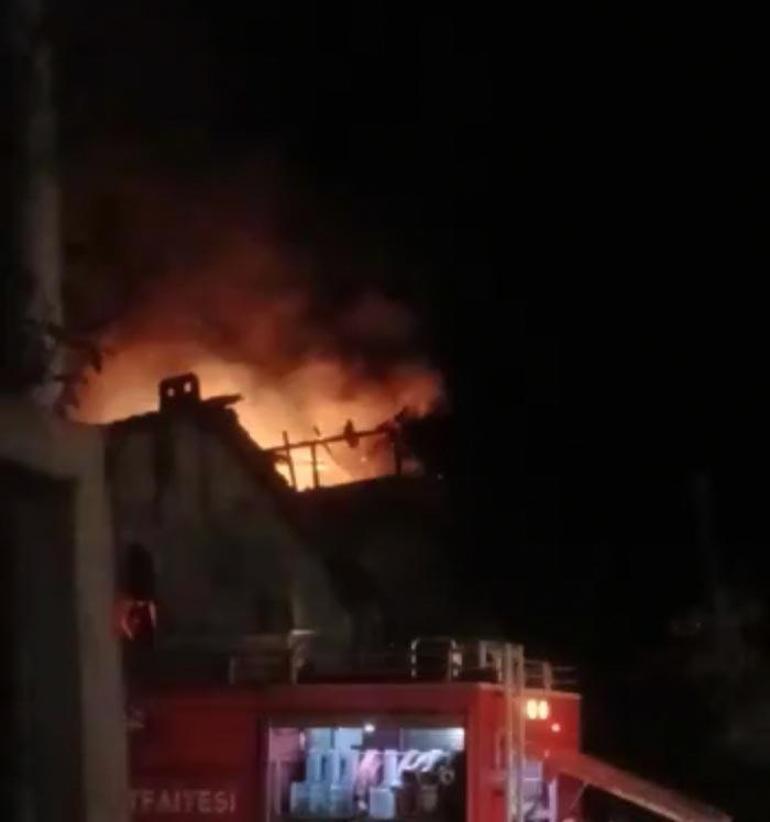 2 katlı binanın terasında yangın