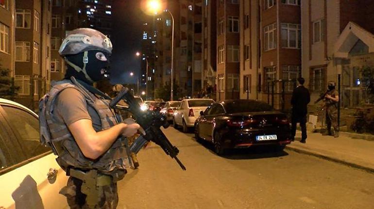 İstanbulda hareketli gece Polis kapıyı kırarak girdi, kilitlenmiş olarak bulundu