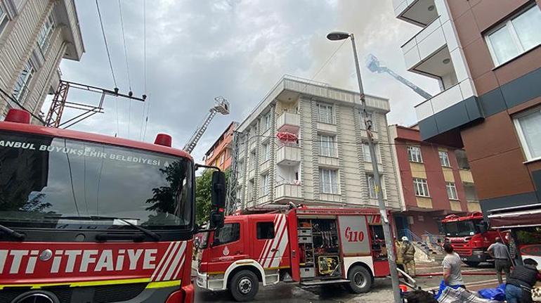 4 katlı binanın çatısı yandı Alevleri gözyaşları içinde izledi