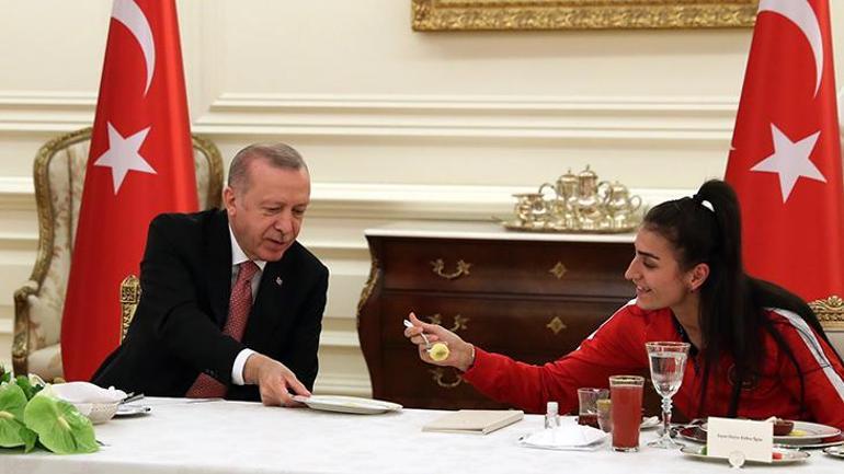 Son dakika - Cumhurbaşkanı Erdoğan, milli sporcularla iftar yaptı