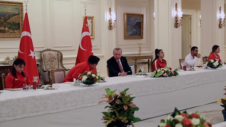 Son dakika - Cumhurbaşkanı Erdoğan, milli sporcularla iftar yaptı
