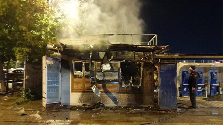 Bakırköyde korku dolu anlar Halk ekmek büfesi alev alev yandı