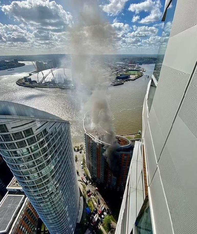 Londrada 43 katlı apartmanda yangın