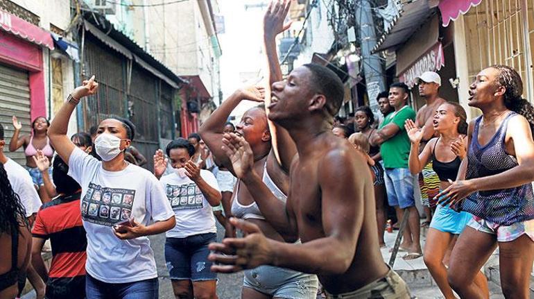 Favelaya kanlı baskın:  27 ölü
