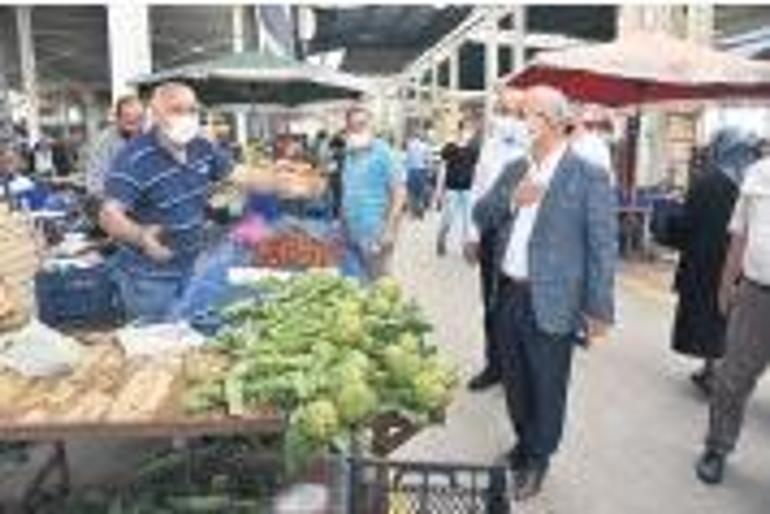 Pazarda sadece tezgâhlar mesafeli