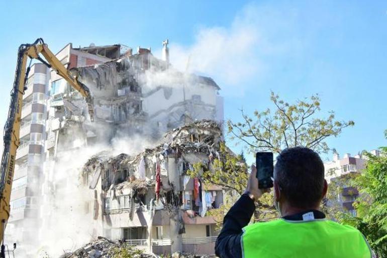 İzmirde depremde yıkılan binaların yerinde yenileri yükseliyor