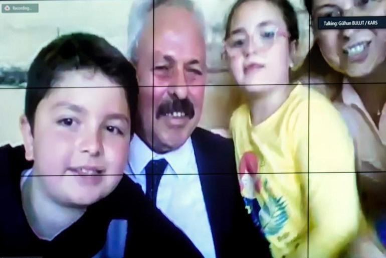 Bakan Selçuk, emekli öğretmenlerle bayramlaştı
