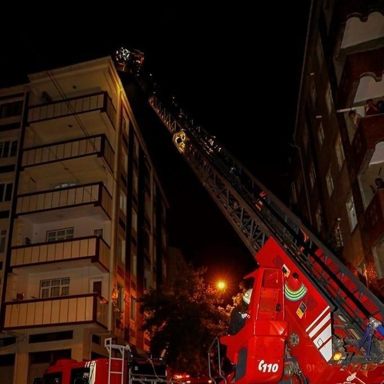 Şampiyonluk kutlamasında atılan havai fişek yangın çıkardı