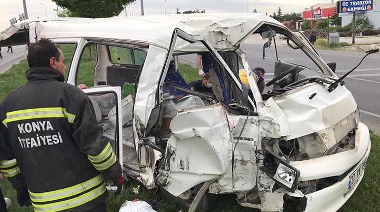 Konyada TIR ile minibüs çarpıştı: 7 yaralı