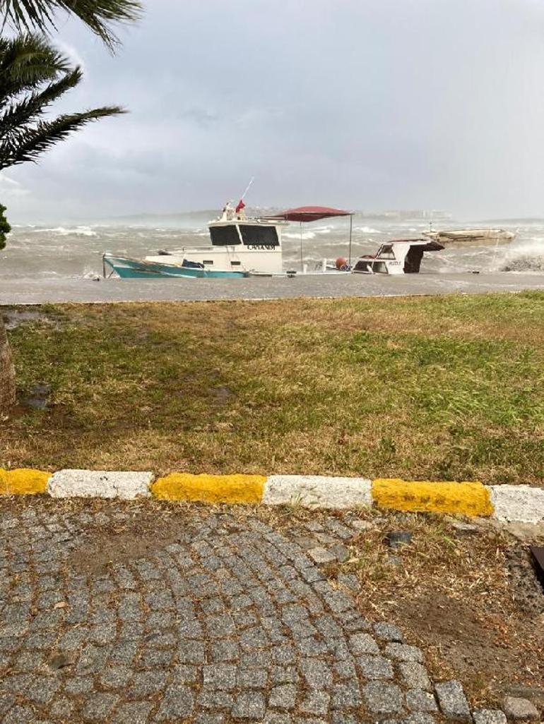 Son dakika... Egede fırtına dehşeti Ayvalıkta onlarca tekne battı