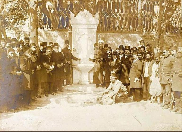 Tarihi çeşmeye kafesli koruma