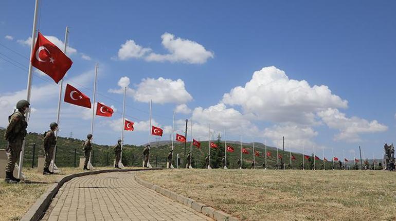 Bingölde PKKlı teröristlerce şehit edilen sivil ve silahsız 33 asker anıldı